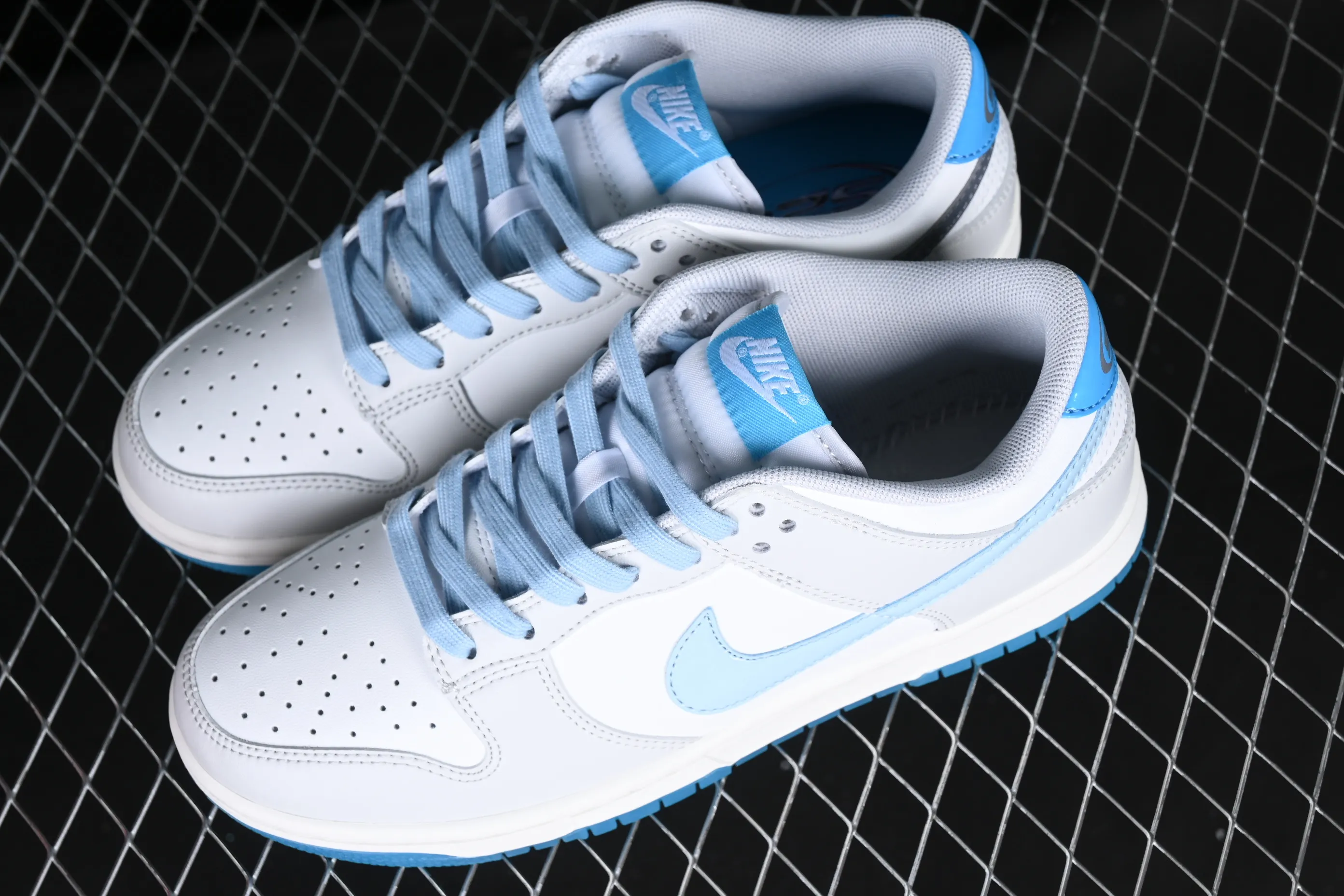 All categories Nk SB Dunk series Nk SB Dunk Low low-top sneakers Nk SB Dunk Low "520" Valentine's Day limited SB low-top sports and leisure sneakers FN3433-141